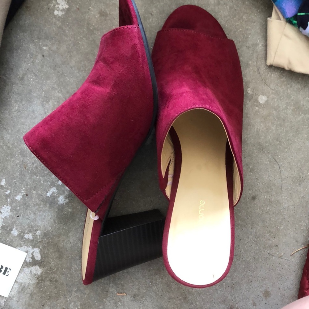 Heeled shoes